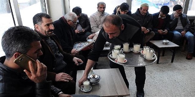  Çay yerine süt içiyorlar