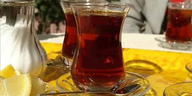 Çaya sıkılan limonun etkilerini okuyunca limonsuz çay içmeyeceksin