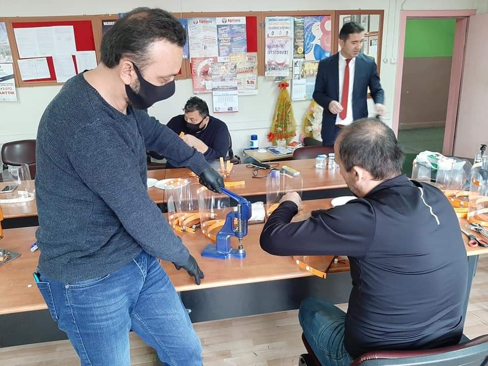 Çaycuma Mesleki ve Teknik Anadolu Lisesi’nden korona virüsüyle mücadeleye katkı 