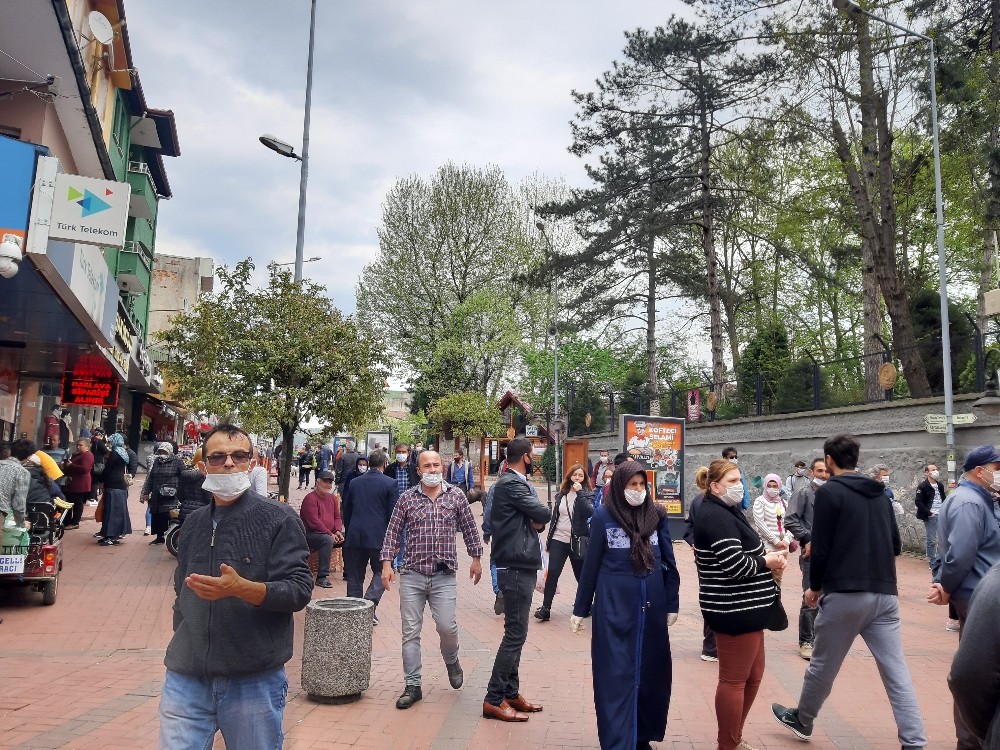 Çaycuma sokağa akın etti 