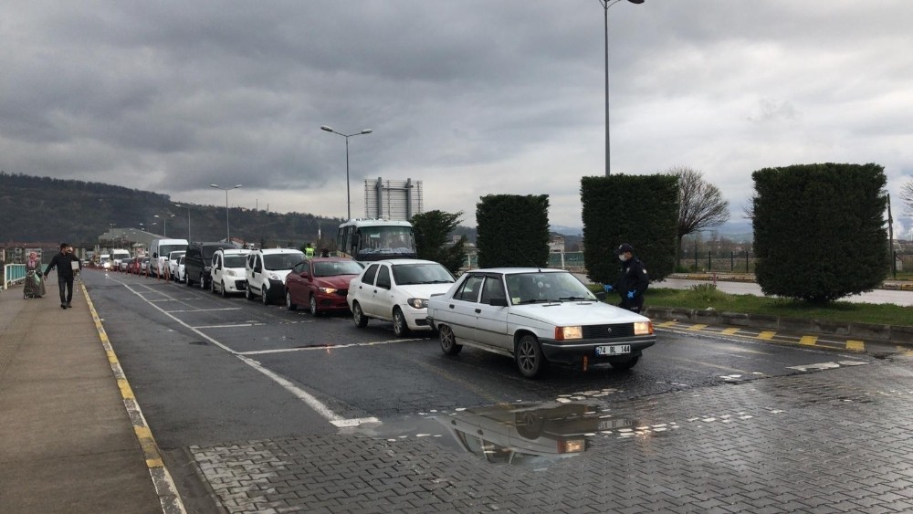 Çaycuma’ya giriş çıkışlar kontrol altına alındı 