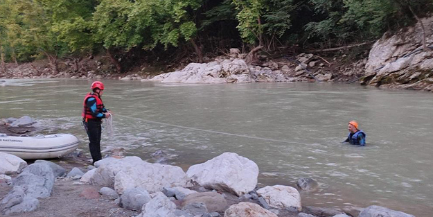 Çayda akıntıya kapılan vatandaşın cansız bedenine ulaşıldı