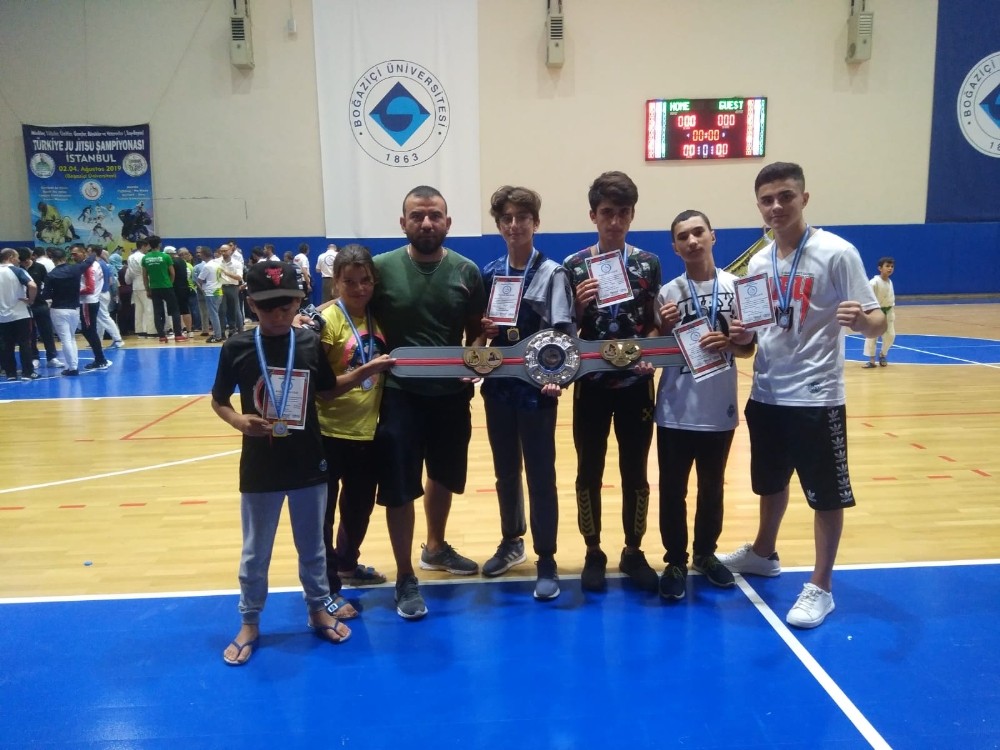 Çaydeğirmeni Muay Thai takımına turnuva sonunda madalya yağmuru 