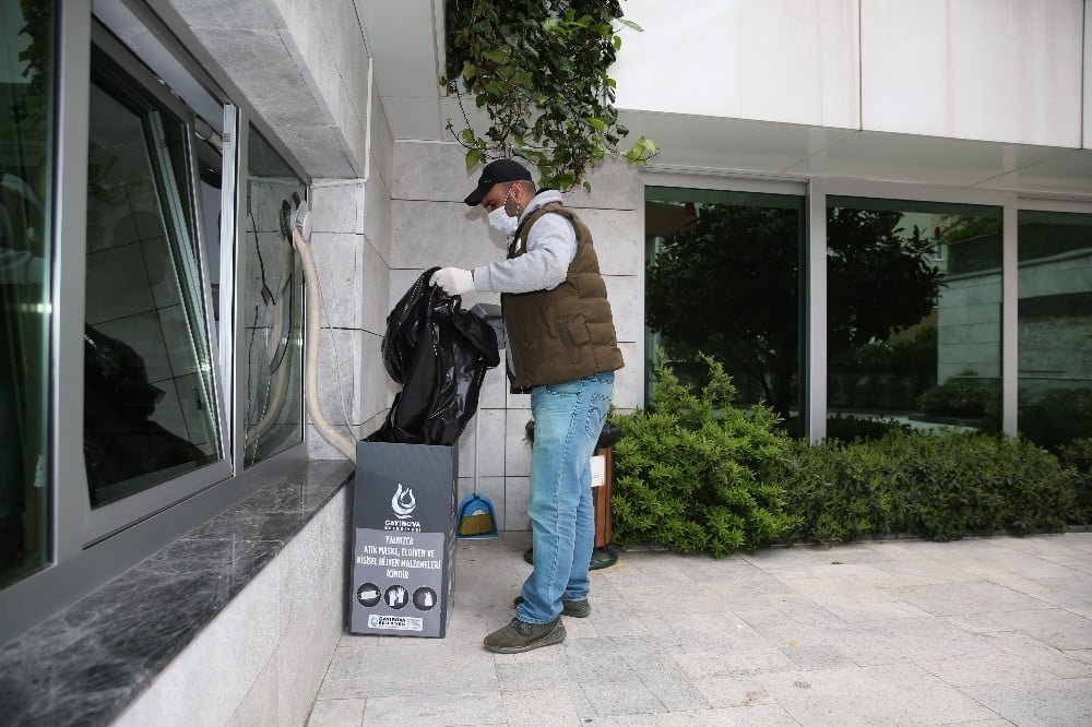 Çayırova’da 160 noktaya atık maske ve eldiven kutusu 