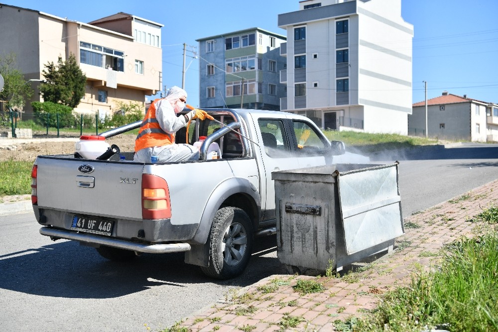 Çayırova’da çöp konteynerleri dezenfekte edildi 