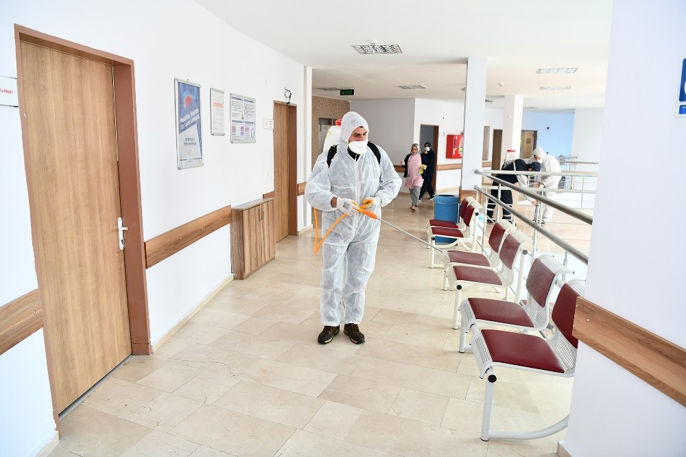 Çayırova’da dezenfekte çalışmaları devam ediyor 