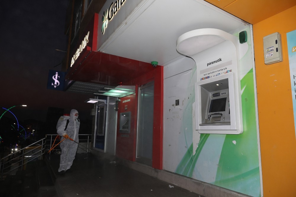 Çayırova’da dezenfekte çalışmaları sürüyor 