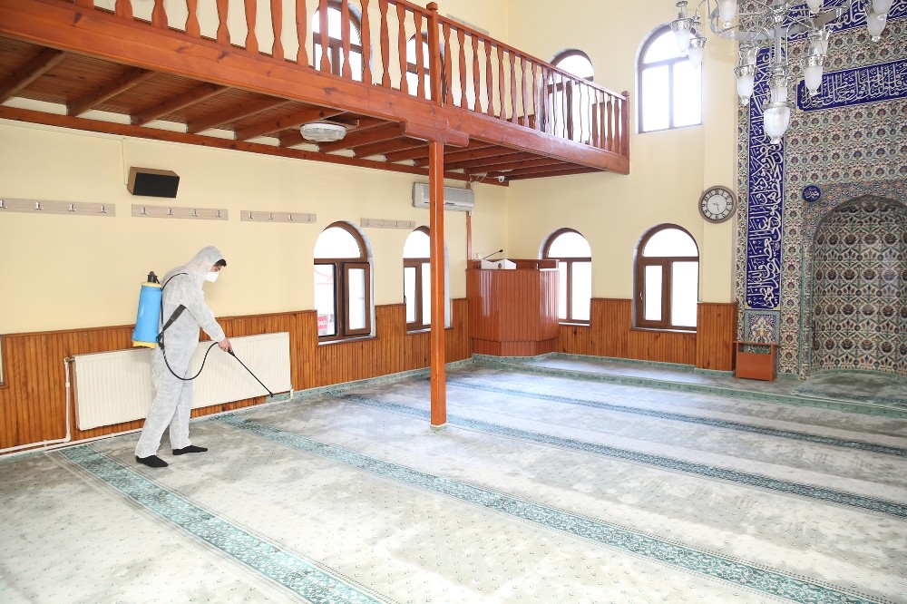 Çayırova’da dezenfekte çalışması 