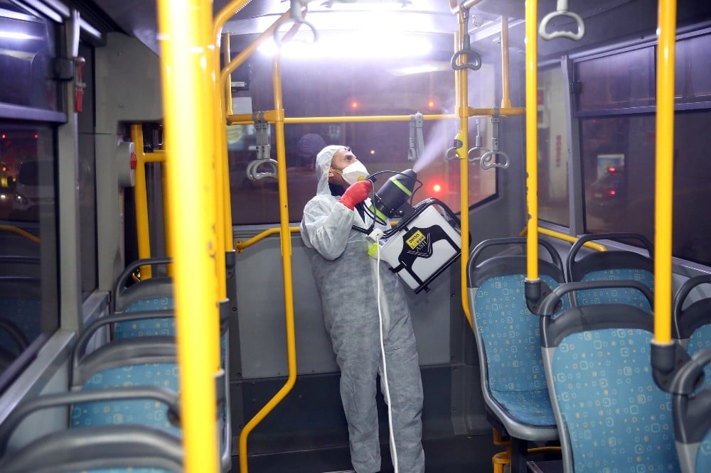Çayırova’da halk otobüsleri dezenfekte edildi 