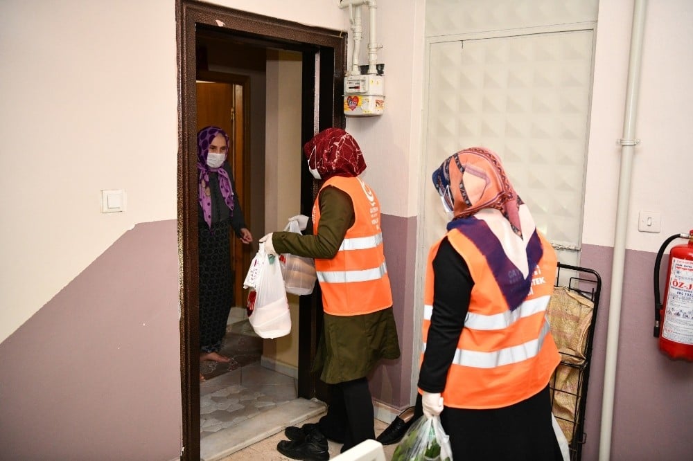 Çayırova’da yaşlılara 24 saat hizmet veriliyor 