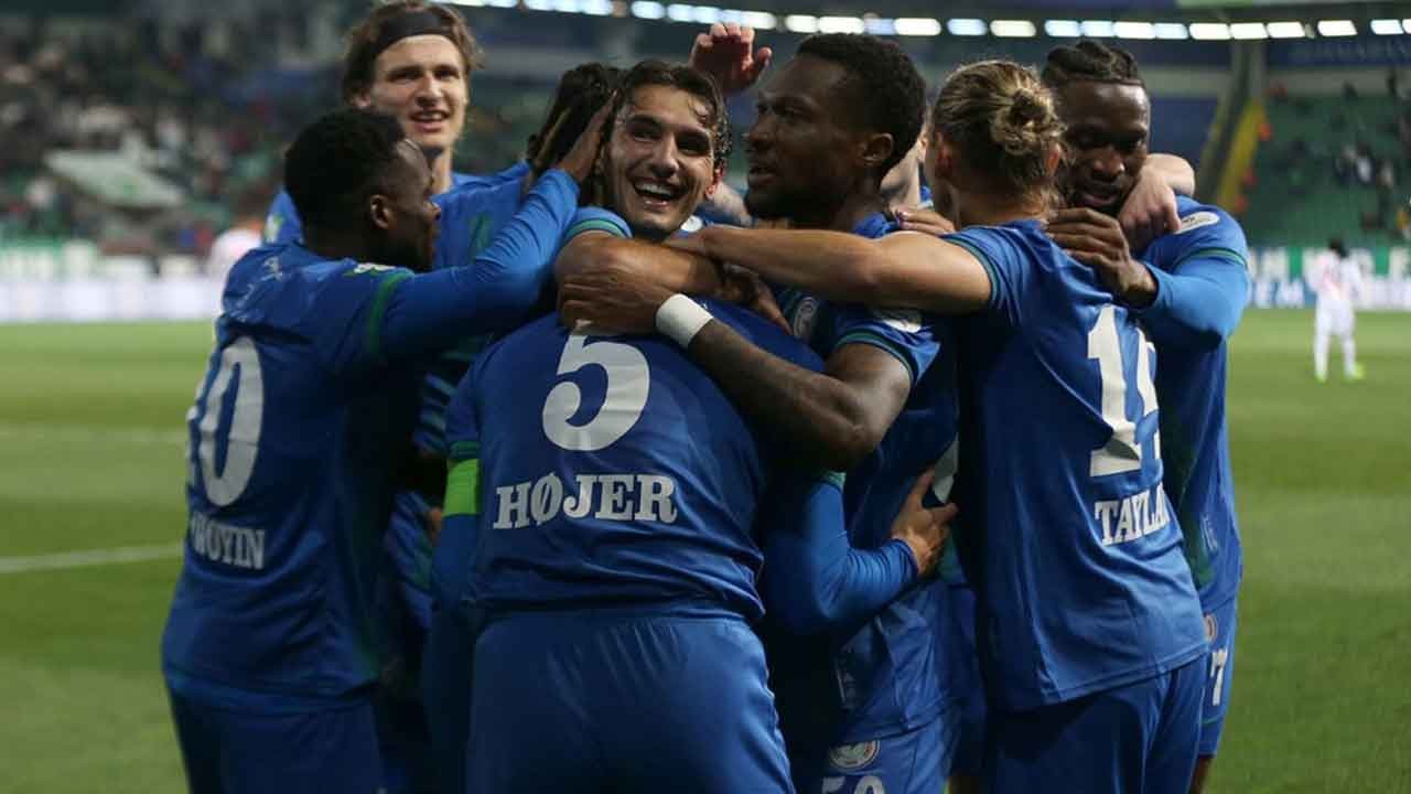 Çaykur Rizespor, Samsunspor'a farklı yendi! Karadeniz'de gol yağmuru