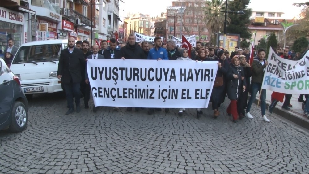 Çaykur Rizespor taraftarlarından uyuşturucuya karşı yürüyüş 
