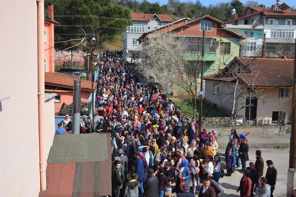 Çaylı’dan miting havasında mahalle gezisi 