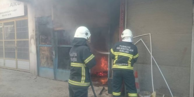 İş yerinde çıkan yangın maddi hasara neden oldu