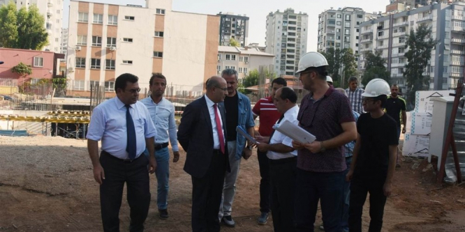 Vali Demirtaş, yapımı süren sağlık kuruluşlarını inceledi