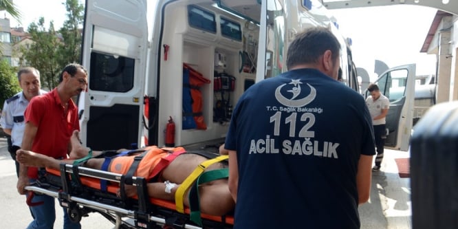14 yaşındaki genç denize atlarken kayalıklara çakıldı