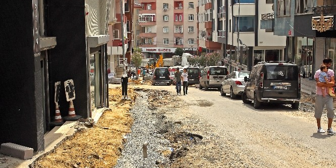 Güngören’de yol yapım çalışmaları aralıksız sürüyor