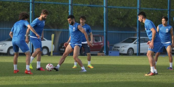 Adana Demirspor çalışmalarını sürdürüyor