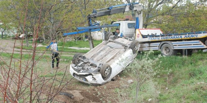 Tokat’ta otomobil tarlaya uçtu: 1 yaralı