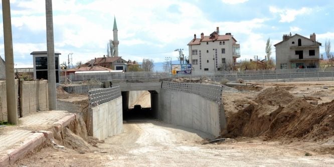 Hızlı tren hattına 4 adet araç alt geçidi yapılıyor