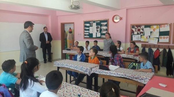 Öğrenciler Başkan Yemenici’yi terletti