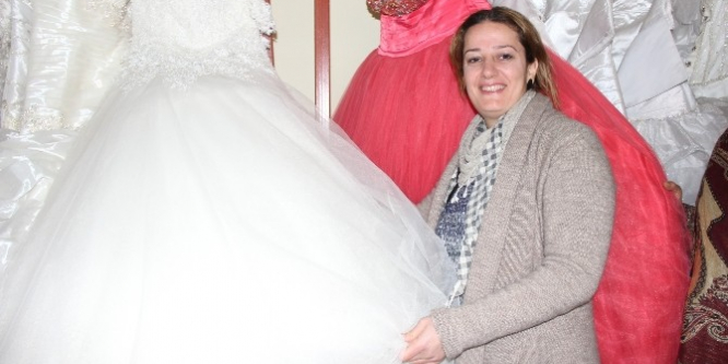 Giyilmeyen gelinlikler birçok çiftin hayallerini gerçekleştiriyor