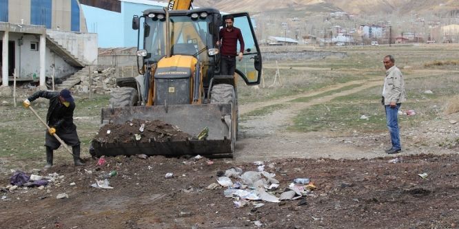 Başkale’de kül temizleme çalışması