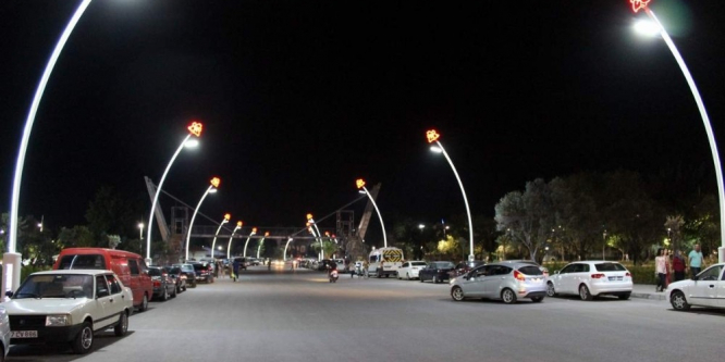 Aliağa caddeleri ışıl ışıl