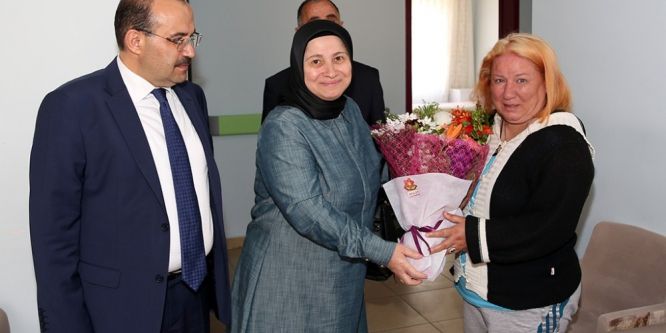 Vali Ustaoğlu, Engelsiz Yaşam Merkezi'ni ziyaret etti