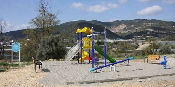 Alanya Belediyesi’nden 3 mahalleye çocuk parkı