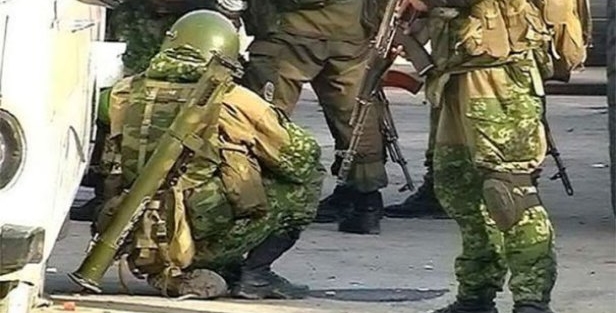 Çeçen direnişçiler Rus askerlerini vurdu!