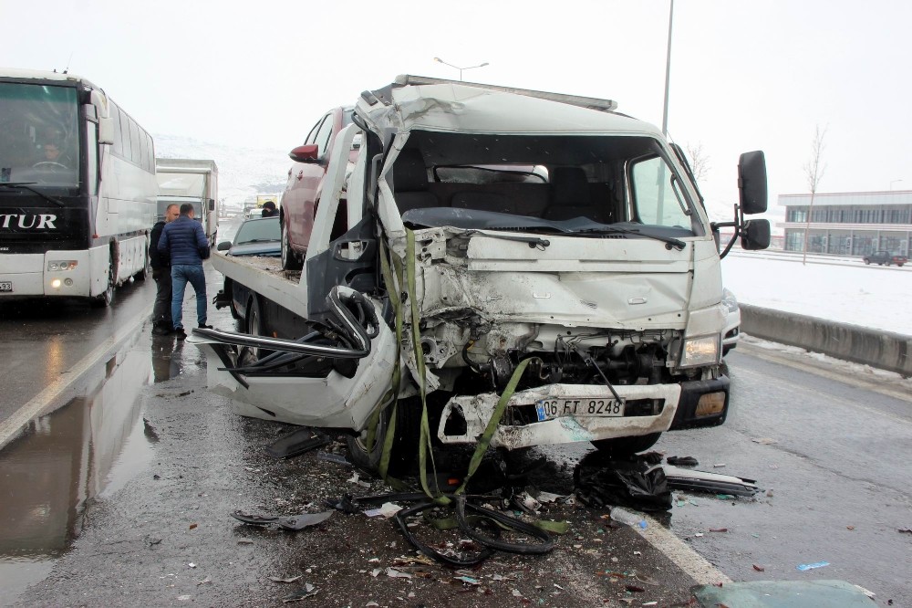 Çekici ile halk otobüsü çarpıştı: 6 yaralı 