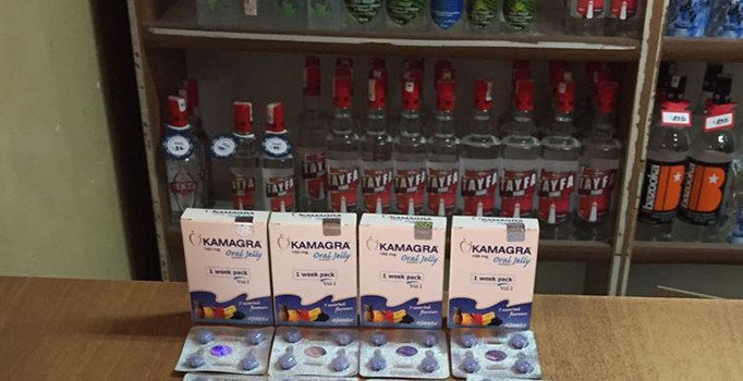 Çekiciye yüklenen otomobilde sahte içki sevkiyatı