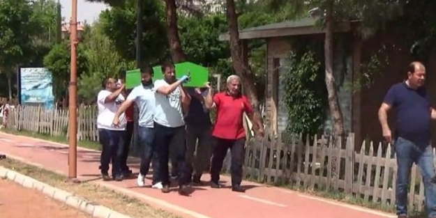 Çekilen ip sonu oldu! Motosikletlinin başı koptu
