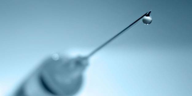 Çekya'da aşıya zorlanan 100 öğrenci harekete geçti!