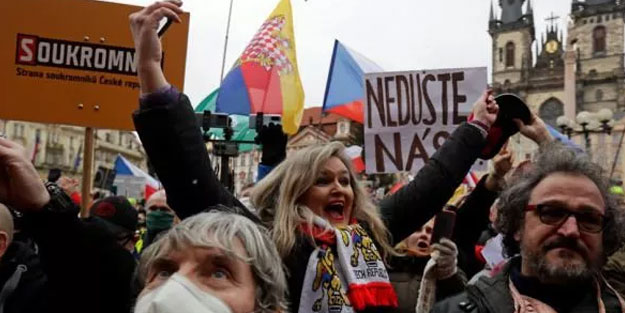 Çekya'da koronavirüs önlemleri protestosu
