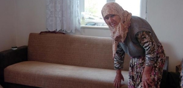 Firdevs teyze çekyatın altındaki serveti çaldırdı!