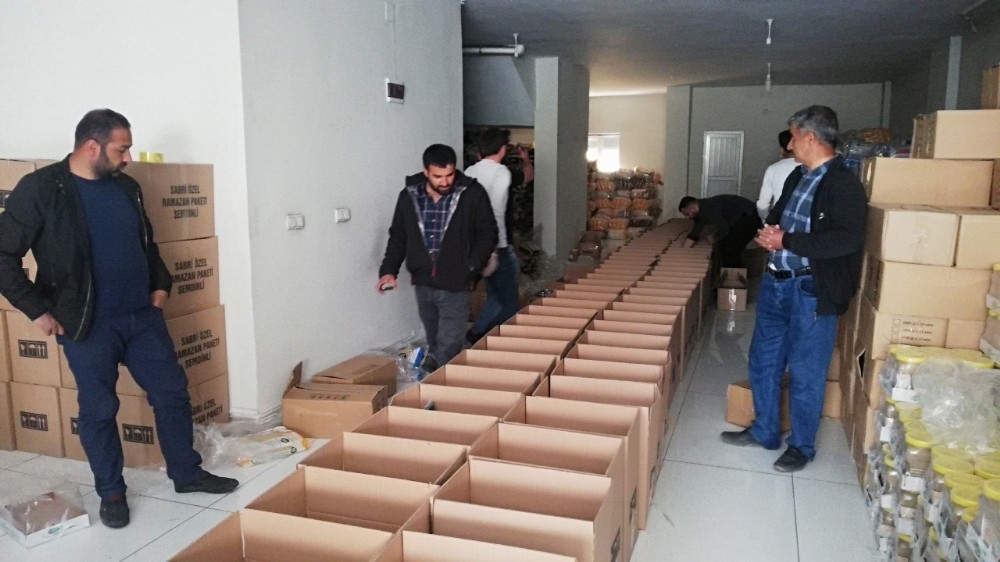 Celal ve Sabri Özel kardeşlerden Ramazan yardımı 