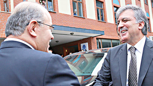 Çelik: Gül’ün adaylık niyeti varsa bundan şeref duyarız