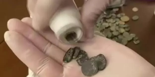 Çelik kasadan yüzlerce altın değerinde sikkeler çıktı! İlgili flaş açıklama: Aracı için özel katalog yapmışlar