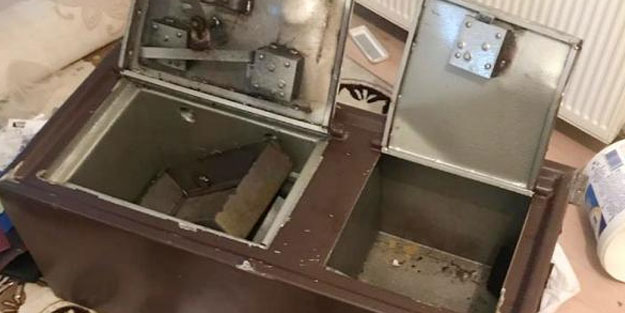 Çelik kasaları balyozla parçalayıp, 200 bin lirayı çaldılar
