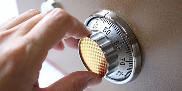 Çelik kasayı böyle çalmaya çalıştılar!