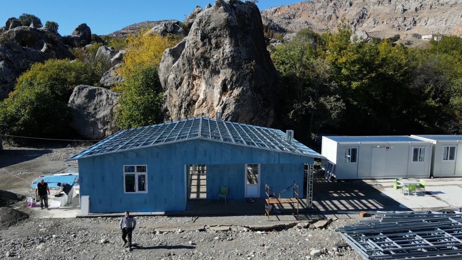 Çelik köy evlerinden ilk kazma vuruldu