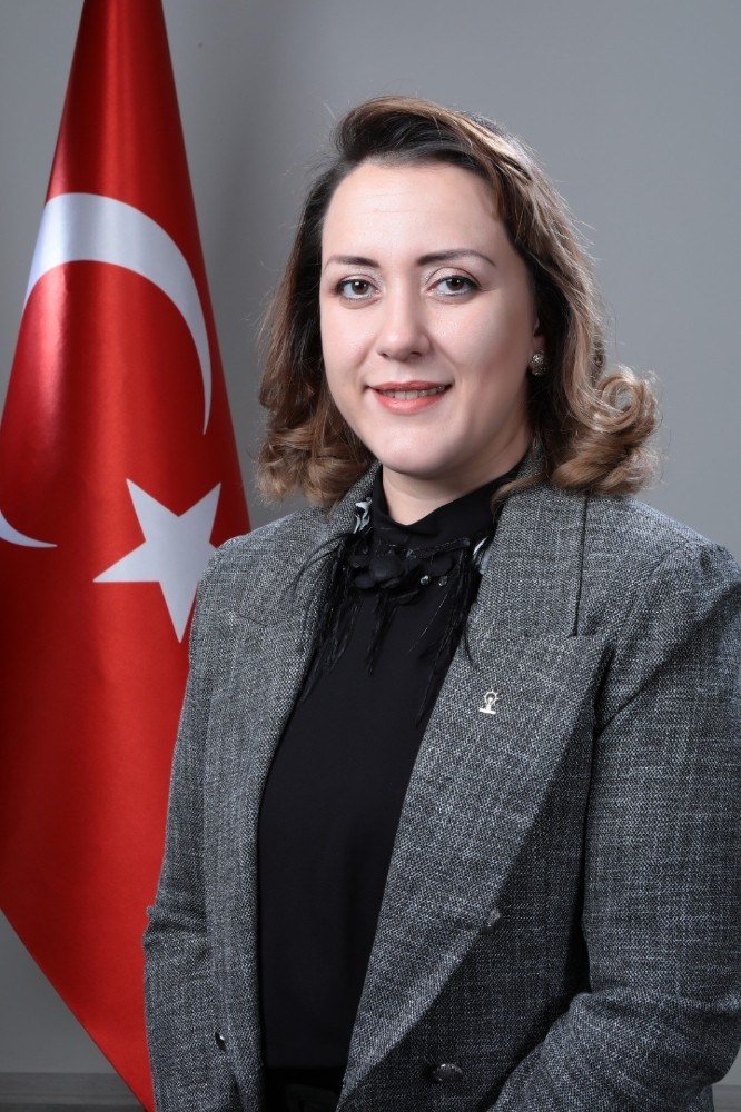 Çelik: “Özkoç’un yaptığı eleştiri değil, edepsizlik” 