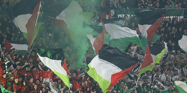 Celtic Filistin bayrağıyla şampiyonluk kutladı