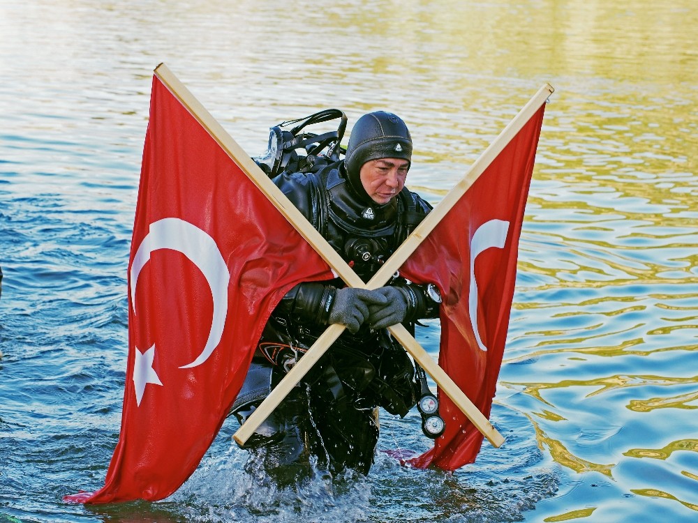 Cem Karabay’dan 23 Nisan dalışı 