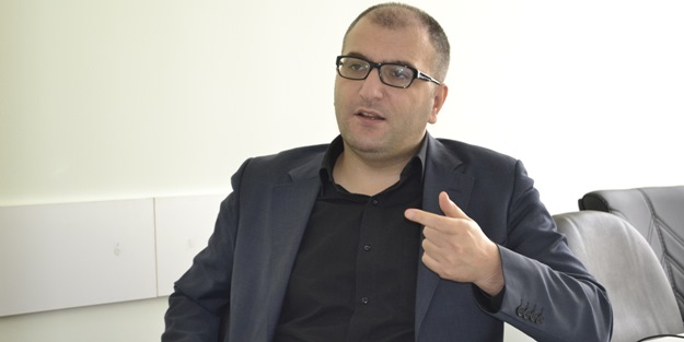 Cem Küçük: Bakkal bile idare edemeyecek yeteneksizlikte...