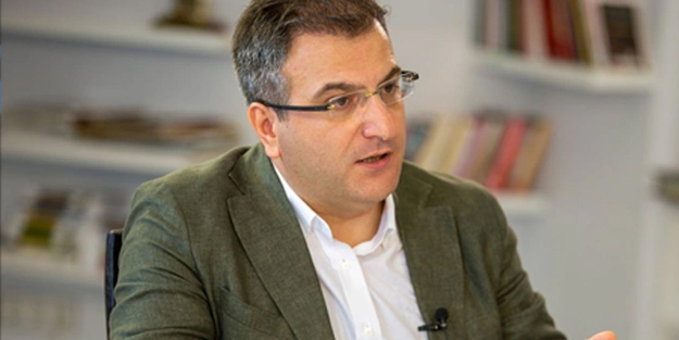 Cem Küçük tedirgin eden sözler sarf etti: 'Vergisiz telefon'u beğenmedi! Olsa olsa dandiktir kimse almaz