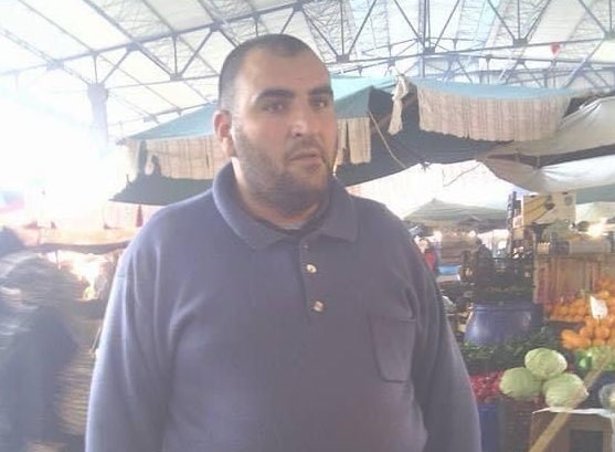 Cemaatin gözleri önünde arkadaşını böyle bıçaklayarak öldürdü! Caminin içinde yaşanan cinayetin şok görüntüleri çıktı! Resmen kanınız donacak