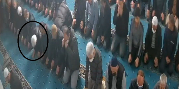 Cemaatle namazını kılarken canını teslim etti: En güzel vaazı ‘o’ verdi